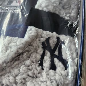 New York Yankees Sherpa Bath Robe - One Size Fits Most